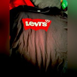 Levi’s L shirt